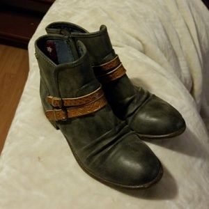 Womens Navy shorty boots